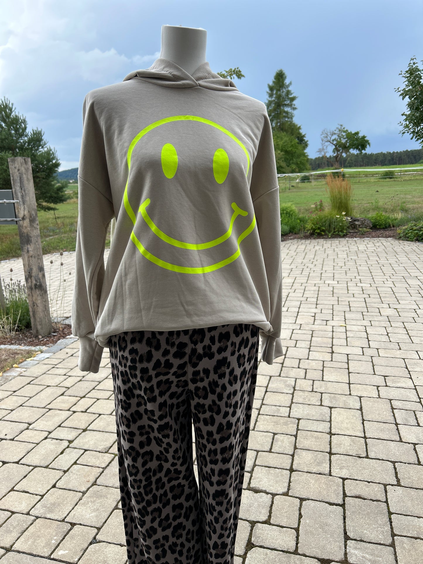 Kapuzenpullover mit Smiley-Print – Gute Laune zum Anziehen