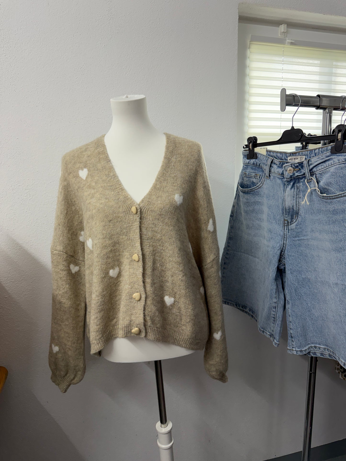 Cardigan Taupe Herzen