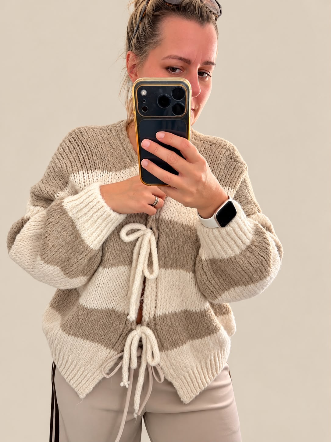 Cardigan gestreift mit Schleife Beige