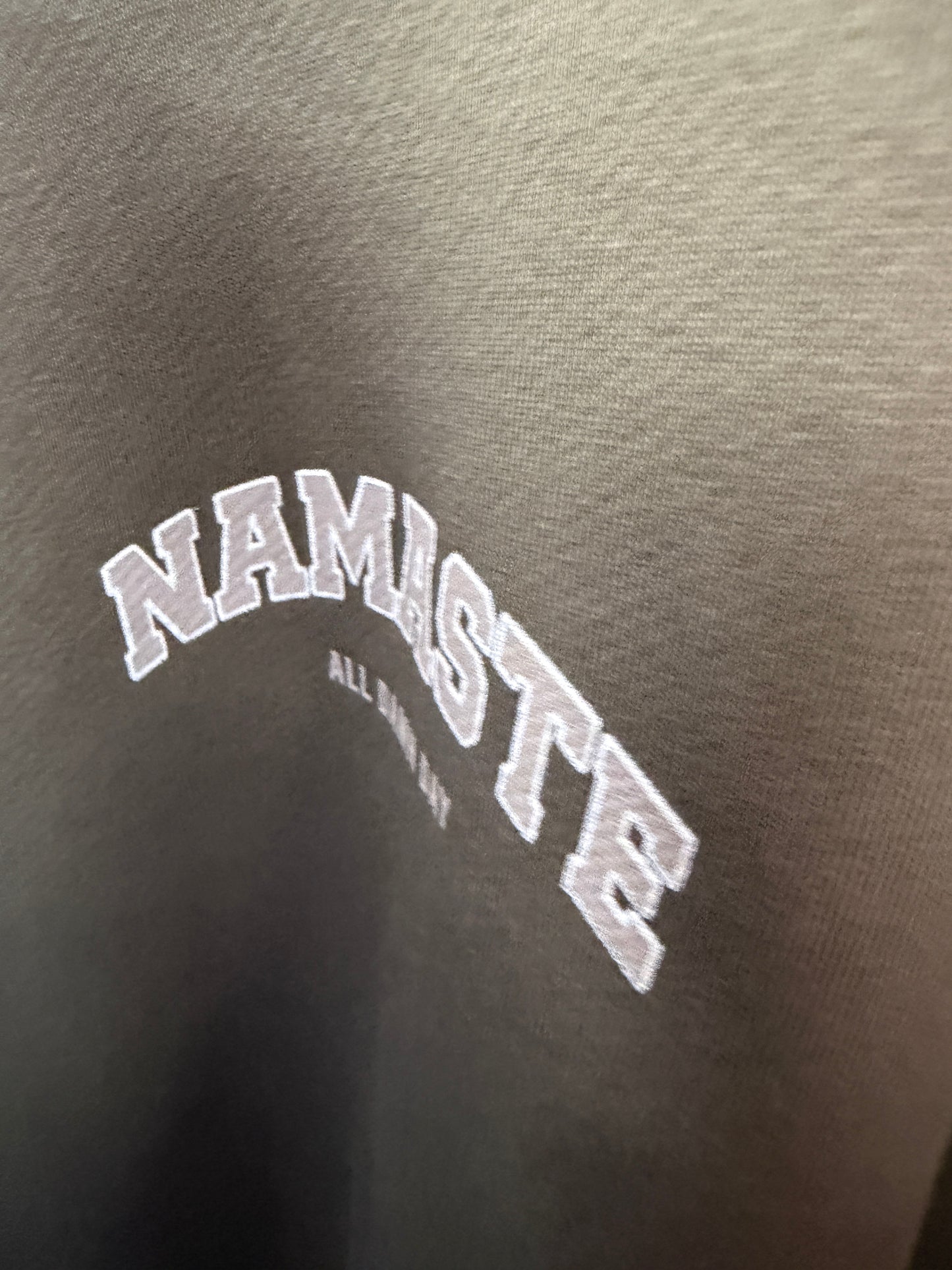 Pullover Namaste grün taupe