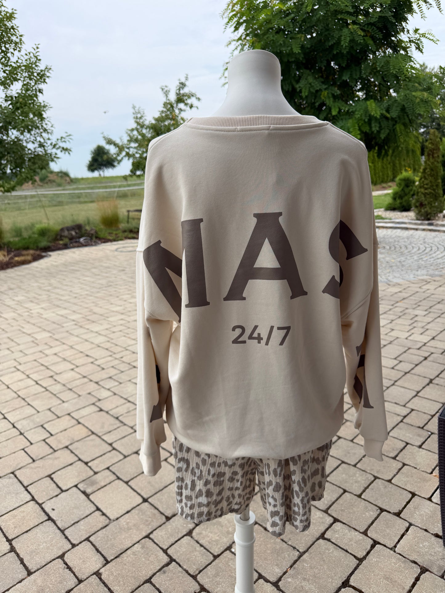 Pullover Namaste mit Statement Rücken