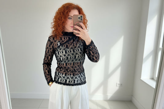 Elegantes Spitzenoberteil mit Stehkragen