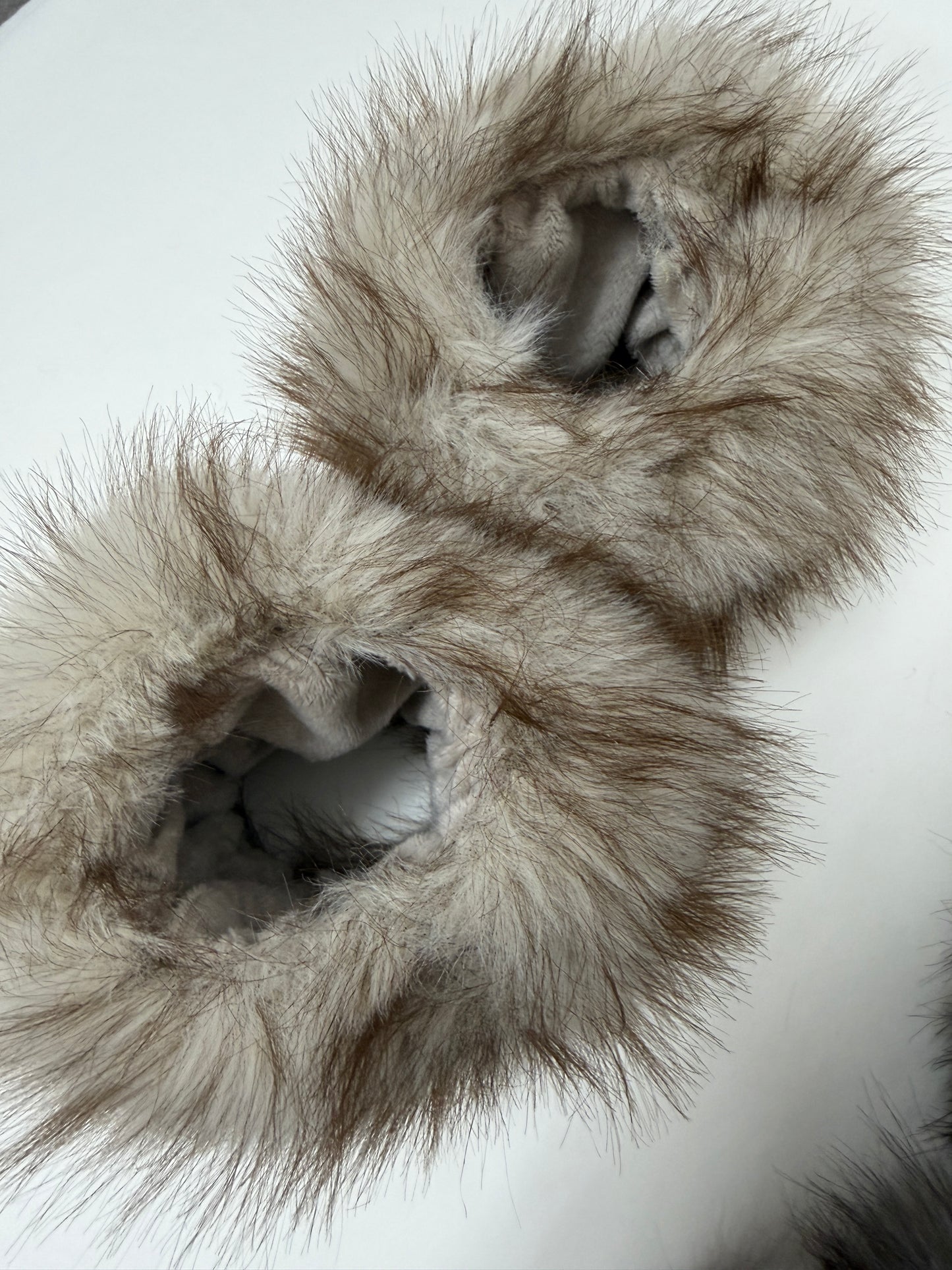 Fellstulpen Handgelenk Dunkelbeige