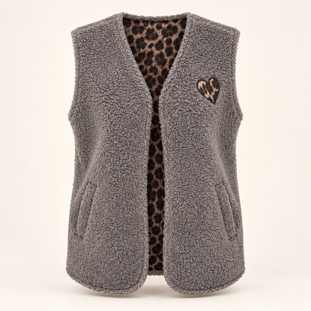 Teddyweste mit Leo-Herz – in Grau & Dunkelbraun