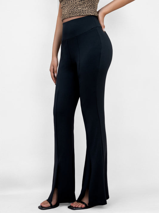 Hose mit ausgestelltem Bein und Schlitz